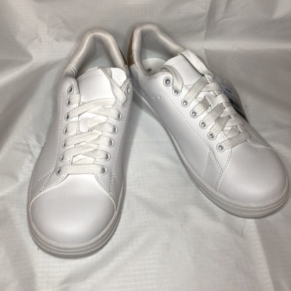 Time and Tru White Low Top Memory Foam Platform Sneakers - Picture 5 of 10